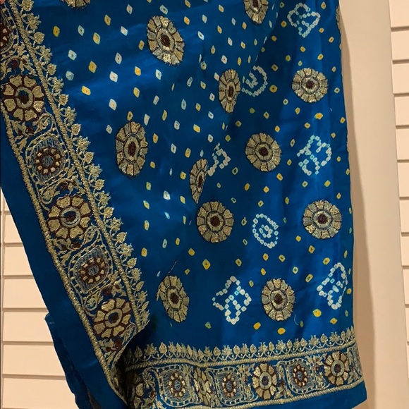 Pure/Silk Bandhani Saree Sari with stitched blouse - Picture 4 of 6